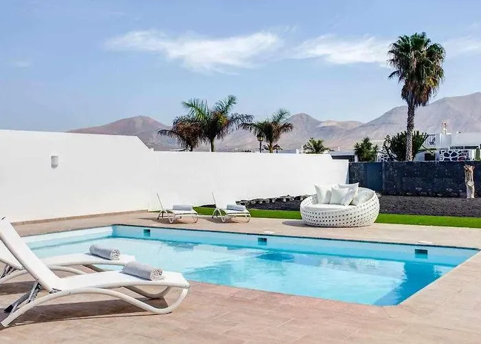 Homu Bianca Fantastica Con Piscina Privada 别墅 *